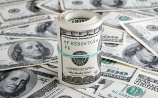 У США різко впав долар: чого чекати українцям