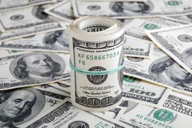 В США резко упал доллар: чего ждать украинцам