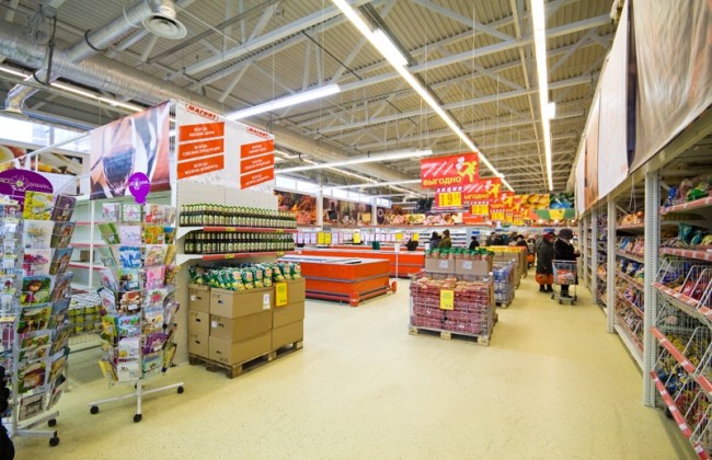 Киевлян разозлили черви в супермаркете под Киевом