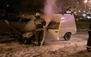 Жуткое ДТП в столице: водитель спасся, выпрыгнув из горящего автомобиля (фото)