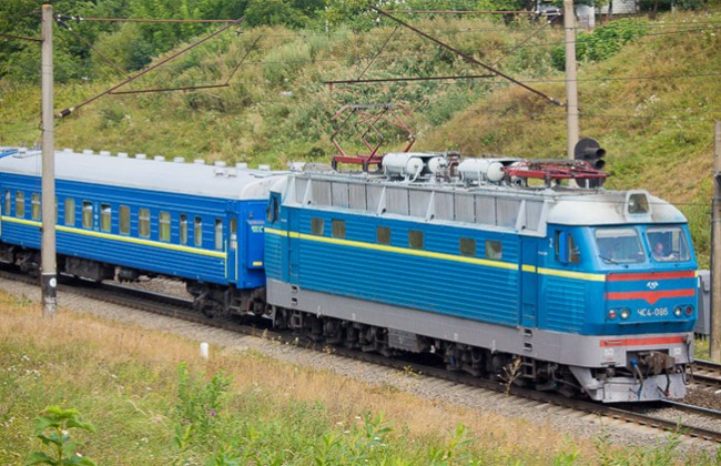 Поезда в Украине будут ездить по новому графику: что нужно знать
