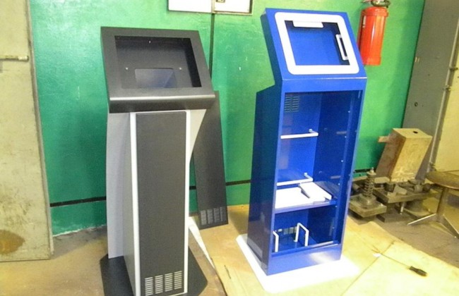 В Киеве наглые преступники на глазах у прохожих грабили терминал