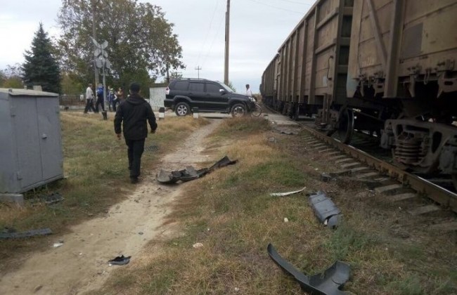 Не проскочил: джип в Одесской области протаранил поезд (фото)