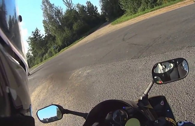 Мотоциклист в Киеве протаранил три автомобиля (фото)