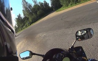 Мотоциклист в Киеве протаранил три автомобиля (фото)