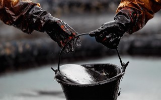 В Канаде эвакуация: перевернулся поезд с нефтью (фото)