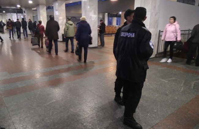 В Киеве на центральном вокзале эвакуация из-за угрозы взрыва