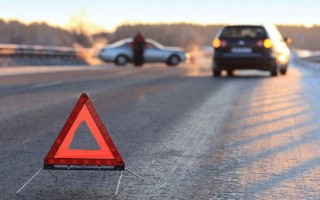 Водитель маршрутки в Киеве спровоцировал ДТП и взял в  заложники пассажиров