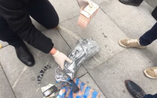 Двух полицейских поймали на рекордной взятке (фото)
