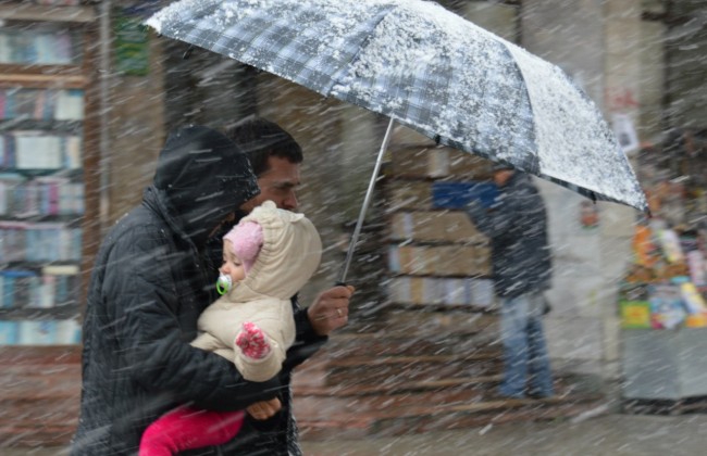 Украинцев предупредили о мокром снеге и сильном ветре