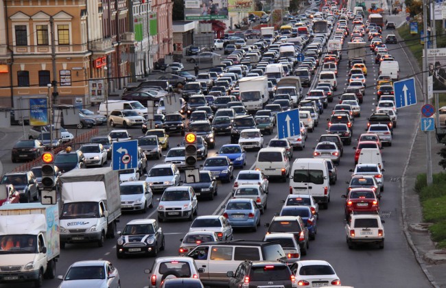 В Киеве намерены убрать припаркованые авто с 61 улицы