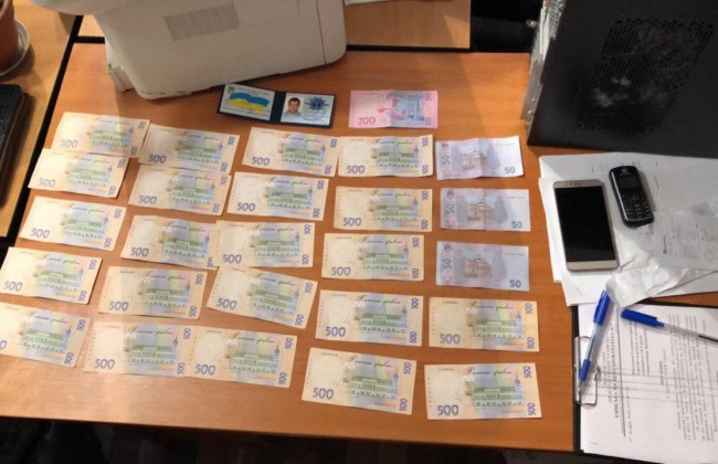 В Киеве госисполнитель задержан на взятке
