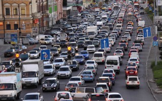 В Киеве намерены убрать припаркованые авто с 61 улицы