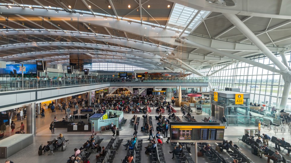 Безработный нашел флешку с секретной информацией о безопасности лондонского аэропорта
