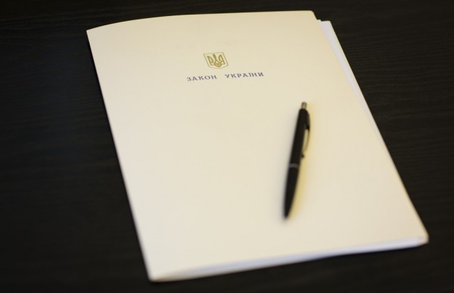 Порошенко подписал закон о повышении пенсий