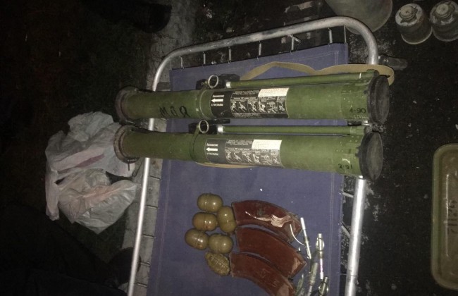 В столице найден автомобиль с арсеналом оружия (фото)