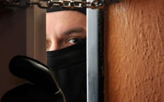Квартирные воры пытались подорвать пятерых полицейских (фото)