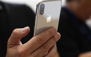 Мужчина в аэропорту Одессы пытался провезти 43 iPhone X