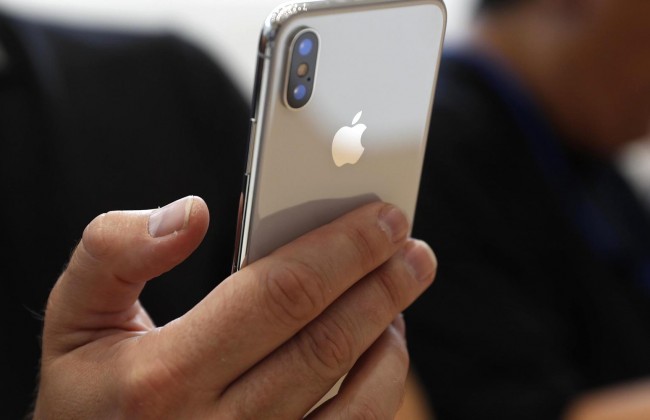 Мужчина в аэропорту Одессы пытался провезти 43 iPhone X