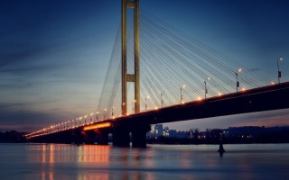 В Киеве частично ограничат движение по двум мостам