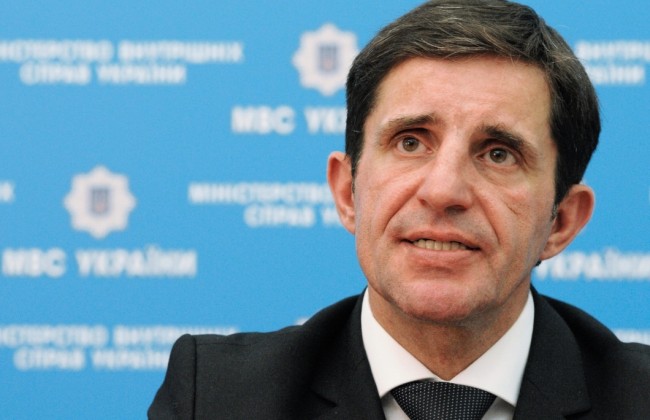 Возле здания суда избили Зоряна Шкиряка