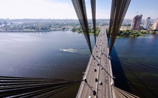 Вниманию водителей: в Киеве ограничат движение по Московскому мосту