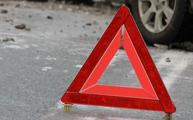 Смертельное ДТП в Киеве: одну машину раздавило всмятку (видео)