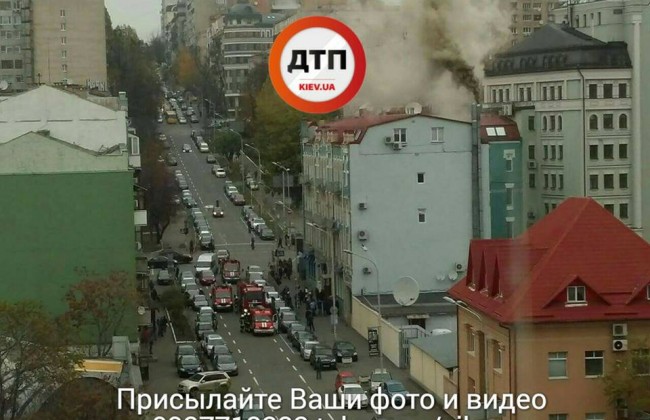 В центре Киева загорелся дом (фото)