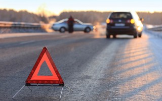 Пьяный водитель сбил двух женщин и на глазах у свидетелей скрылся с места аварии (видео)