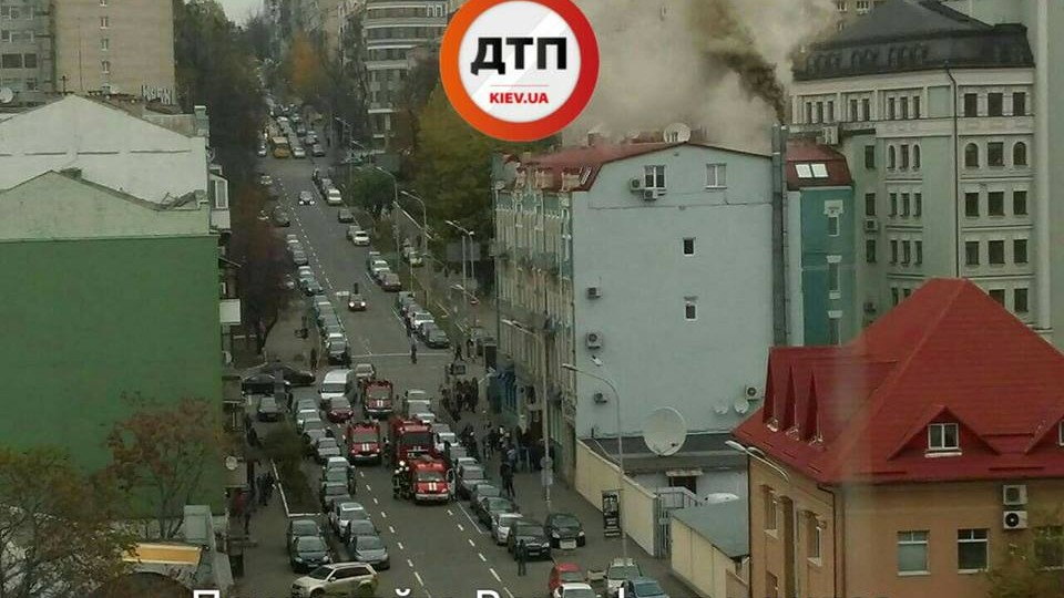 В центре Киева загорелся дом (фото)