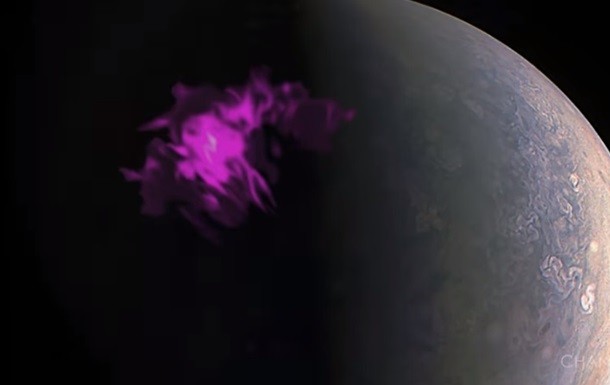 NASA показало таинственное яркое сияние на Юпитере
