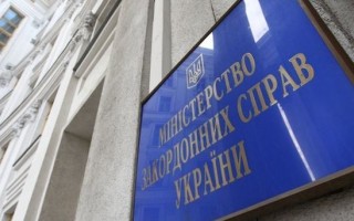 С кем мы еще не поссорились: в соцсетях критикуют внешнюю политику Украины