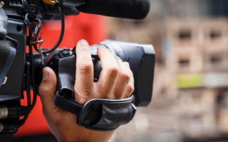 В сети появилось видео нападения на журналистов