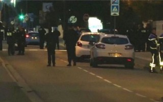 Во Франции автомобиль въехал в группу людей, есть пострадавшие
