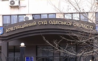 Он просто приуныл: соцсетях с иронией отреагировали на спящего одесского судью