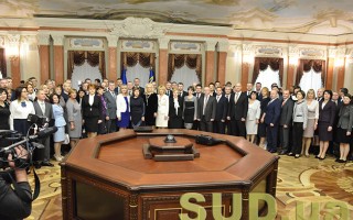 Судьи нового Верховного Суда принесли присягу, фоторепортаж