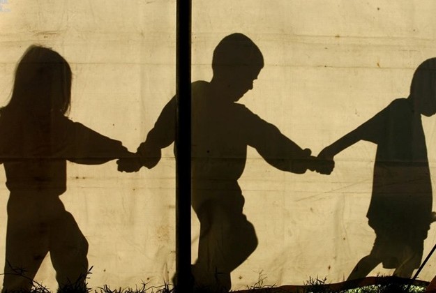 Пьяный мужчина попытался выкрасть двух детей из школы