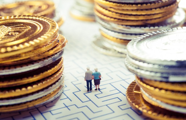 Стало известно, скольким пенсионерам перечисляют пенсию за границу