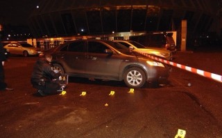 В Киеве мужчина с молотком накинулся на замглавы ПАТ (фото, видео)