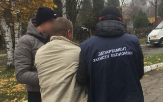 В Черновцах на взятке попался местный депутат (фото)
