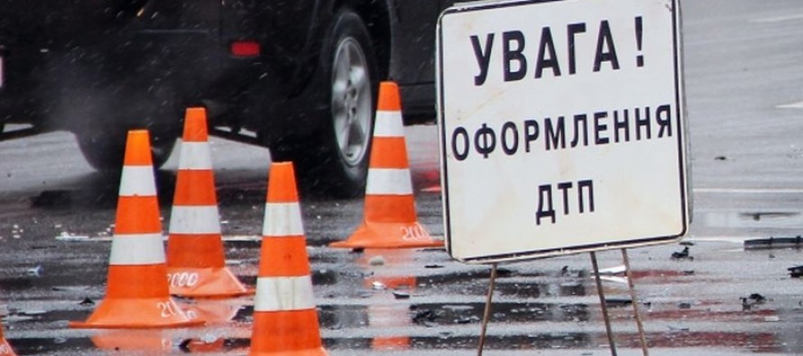 В Киеве аварийка протаранила легковушку (фото)