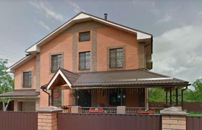 Элитная квартира в 20 лет: дочь военного прокурора может себе это позволить