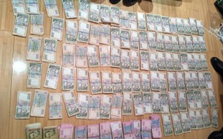 Правоохранители задержали две группы организованных мошенников (фото)