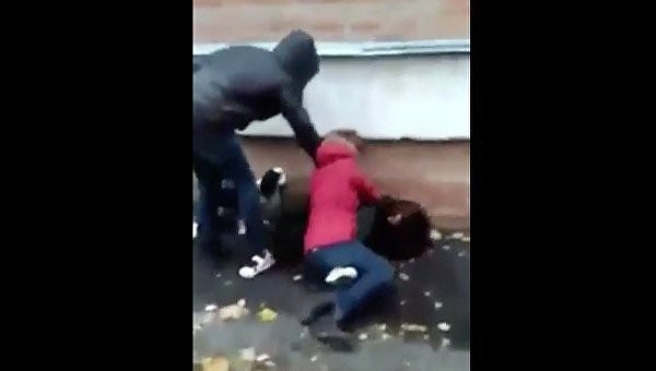Подростковая жестокость: ровесницы до полусмерти избили школьницу в Полтаве (видео)