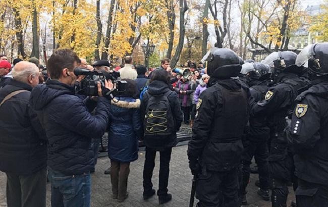 Акция в Одессе переросла в конфликт, пострадали полицейские