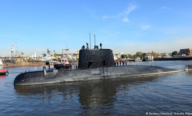 Экипаж пропавшей в Атлантике субмарины пытался выйти на контакт