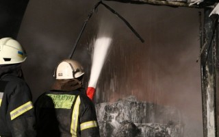 Масштабный пожар в Киеве: вспыхнуло здание на ул. Стеценко (фото)