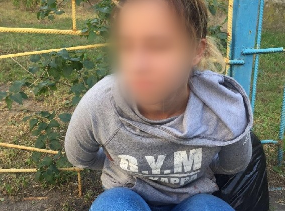 В столице осудят женщину, которая напала на кассира обменника (фото)