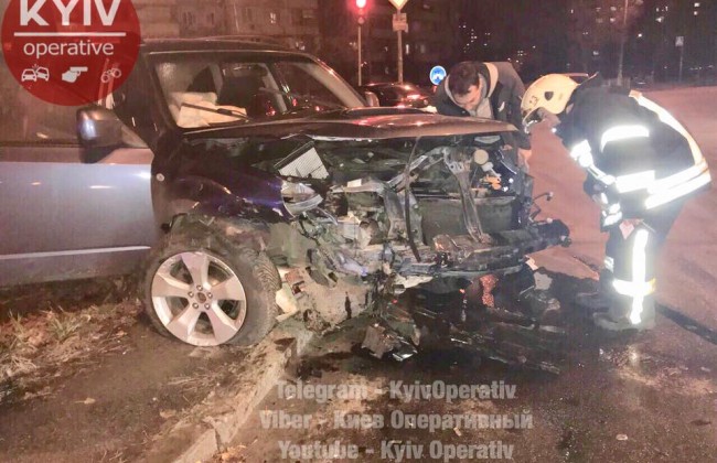 В ДТП на Троещине столкнулись два автомобиля: пострадали дети