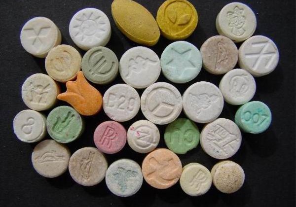 В Харькове мужчина предлагал людям работу наркокурьера в России